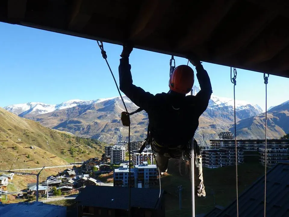 Travaux acrobatiques près de Albertville